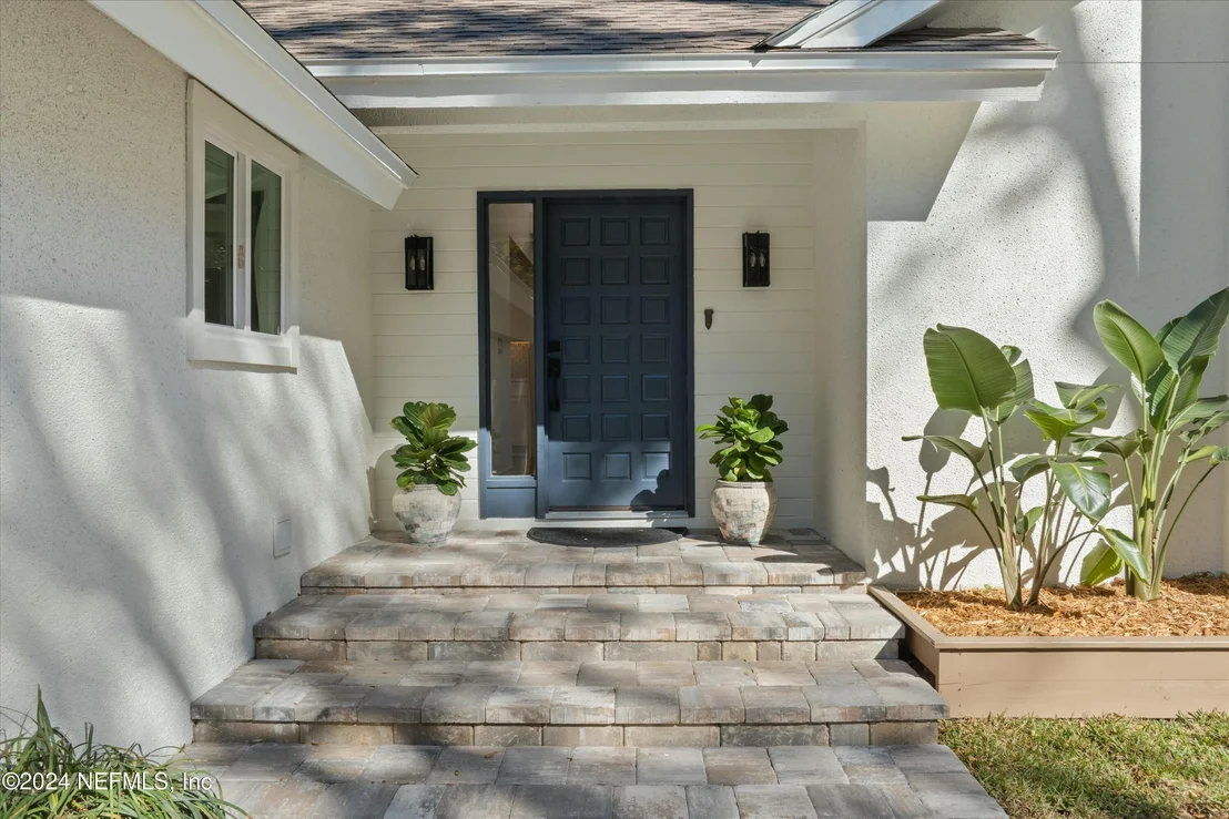Photo of 1895 LIVE OAK Lane