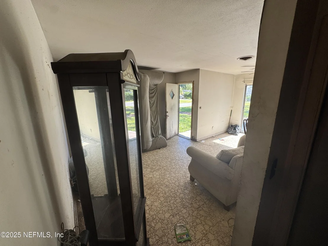 Photo of 9604 FLECHETTE Avenue