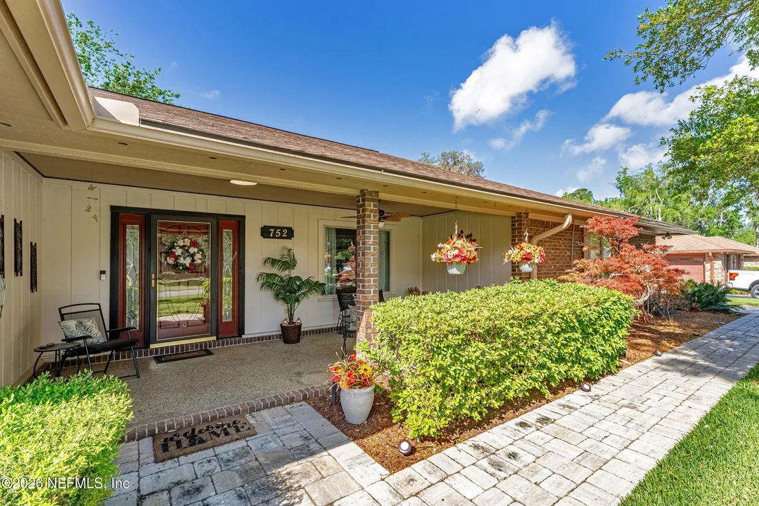 Photo of 752 CAMERON Drive