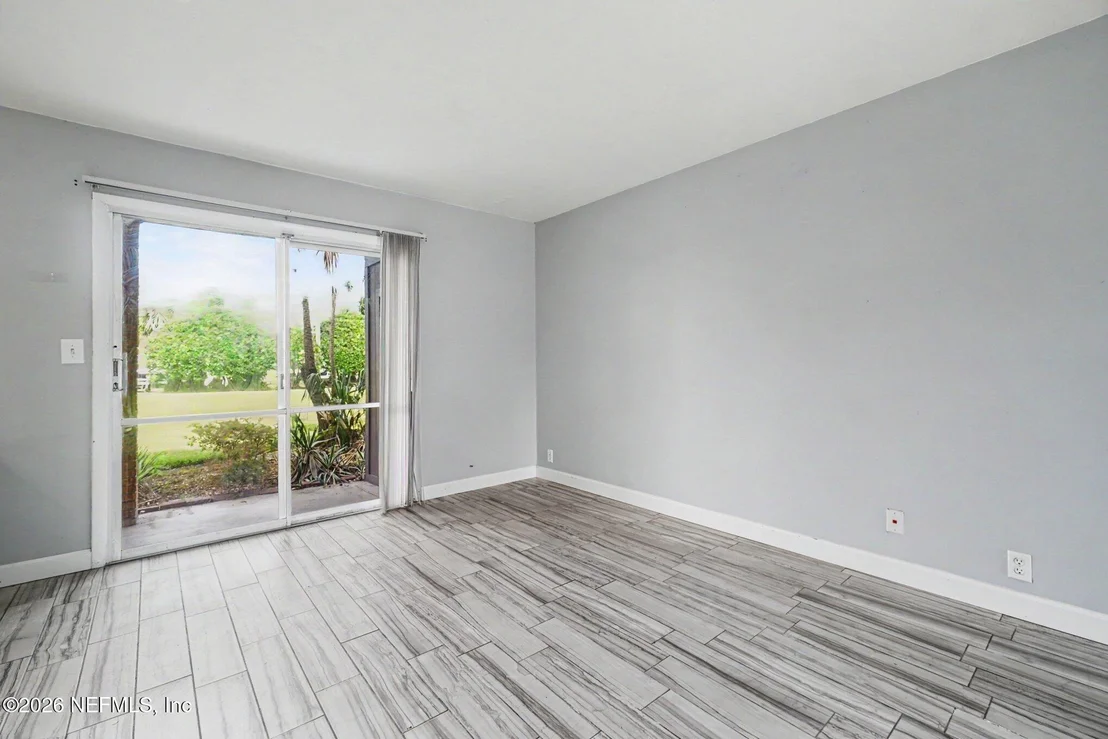 Photo of Unit 1C at 22 COMARES Avenue