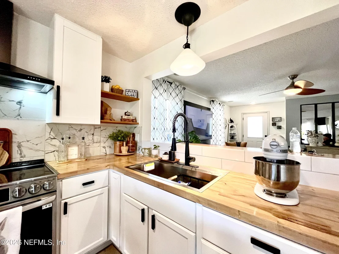 Photo of 1004 ENON Court