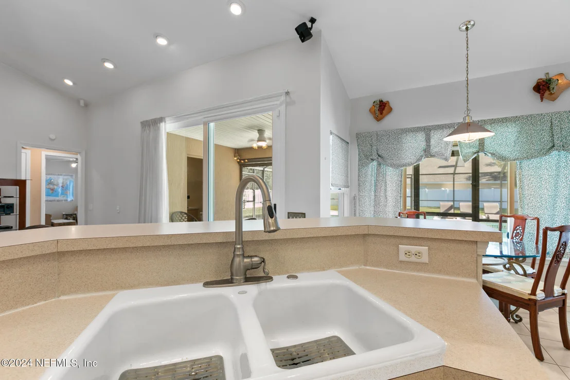 Photo of 800 LAPOMA Way
