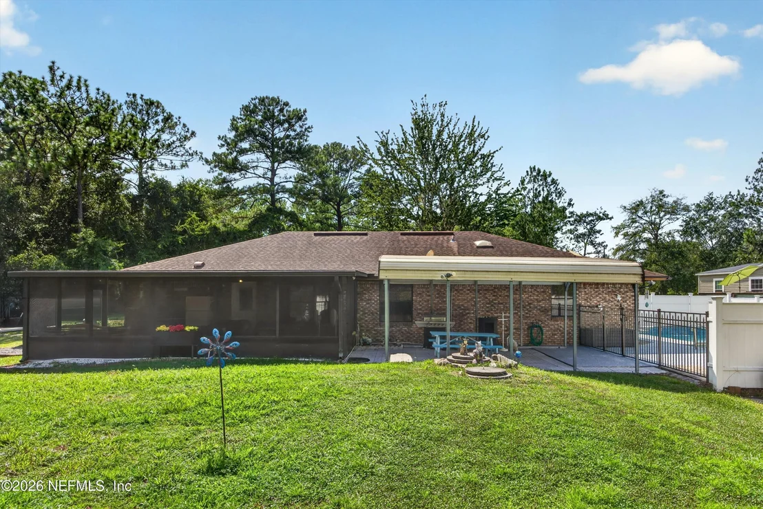 Photo of 2435 RANGE LINE Road