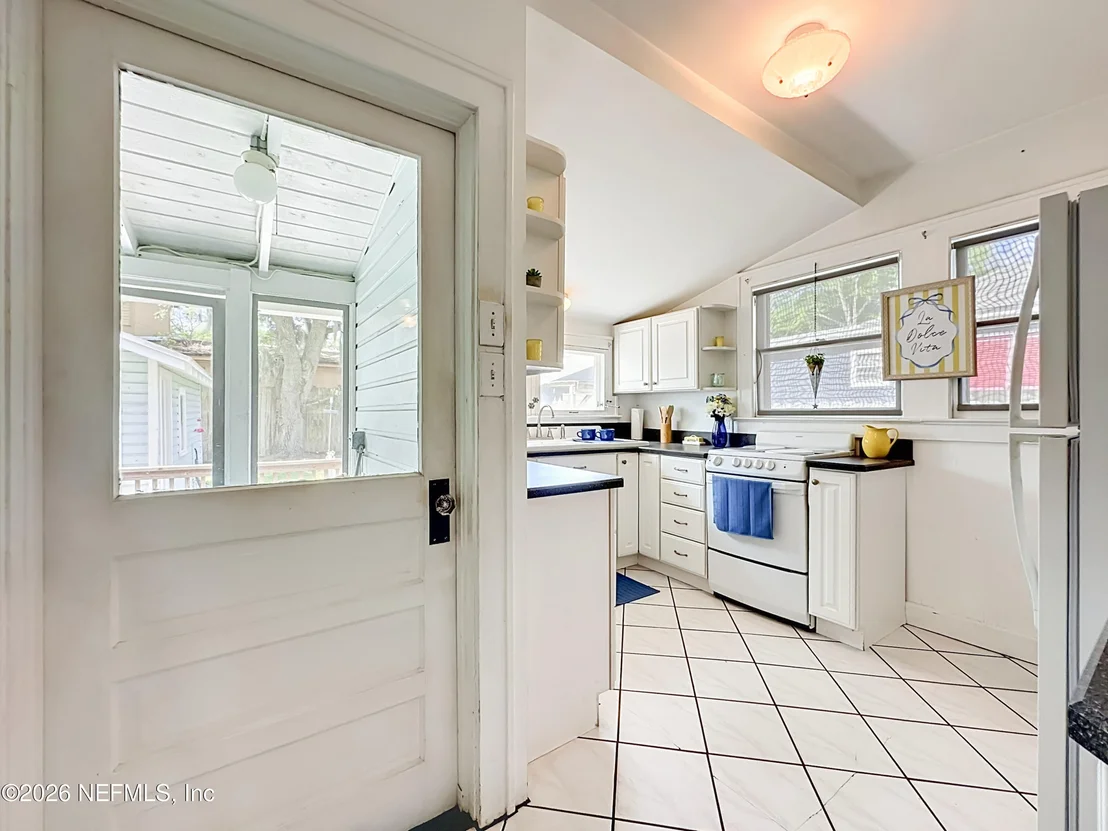 Photo of 17 BALLARD Avenue