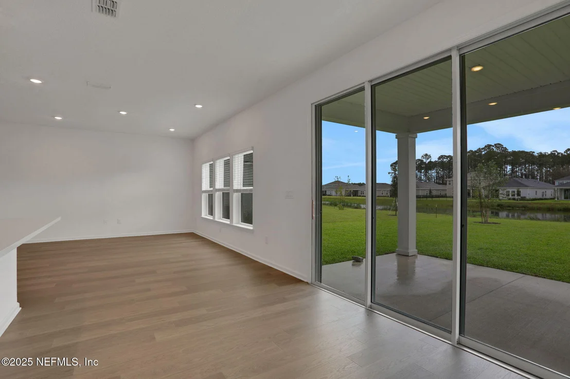 Photo of 652 FARMFIELD Drive