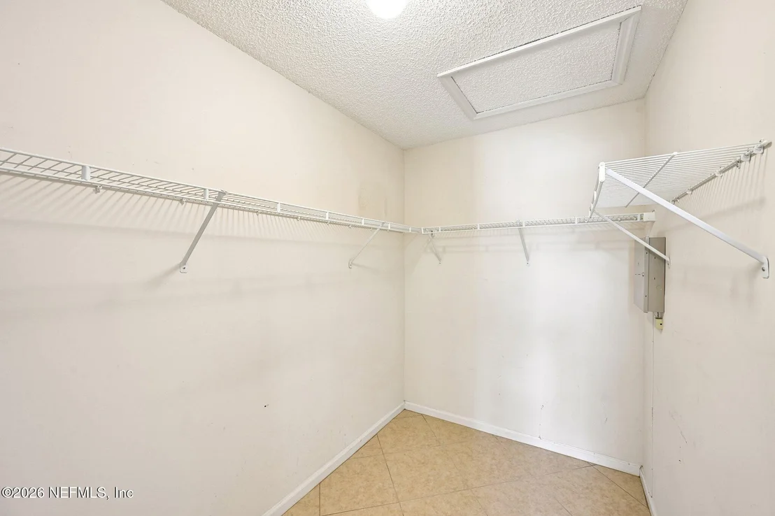Photo of 392 MAPLEWOOD Drive