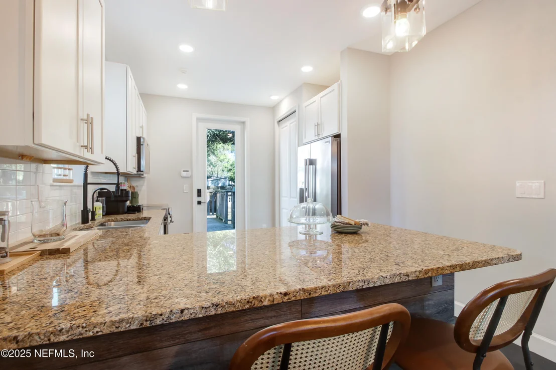 Photo of 1245 WALNUT Street
