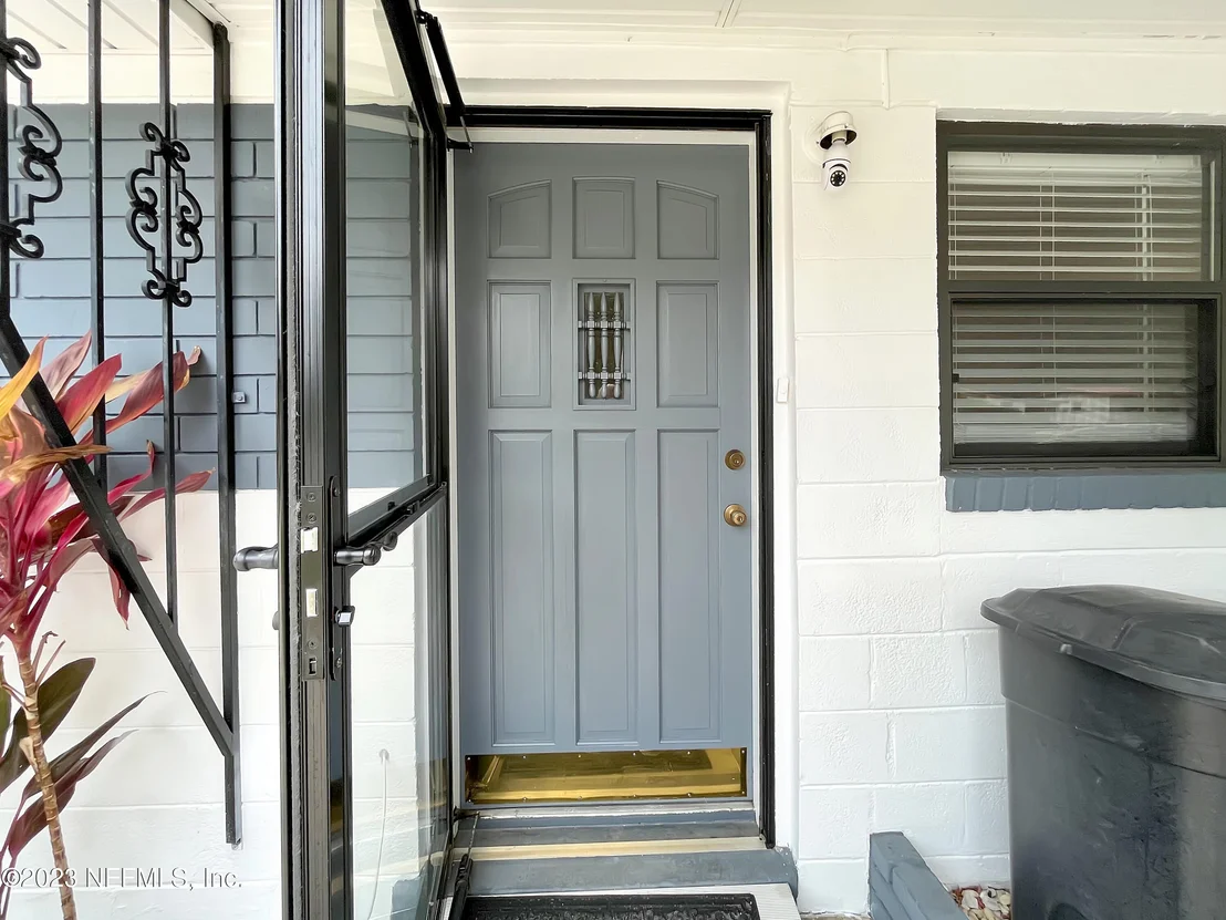 Photo of 451 CLERMONT Drive W