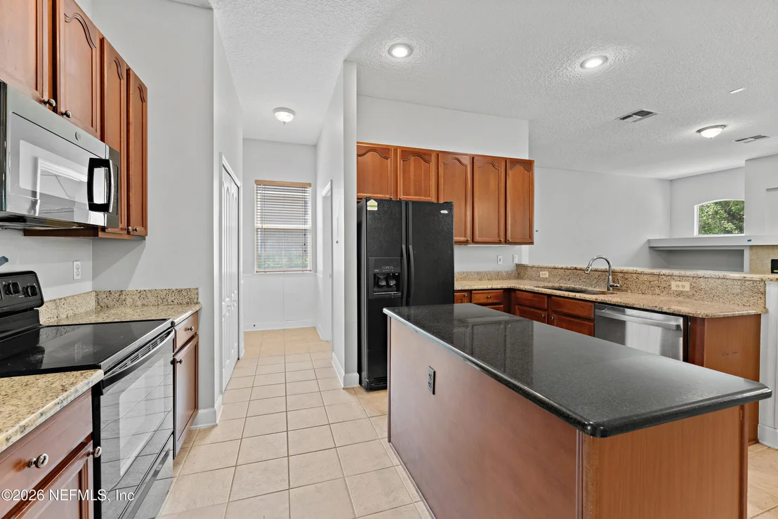 Photo of 153 OAK COMMON Avenue
