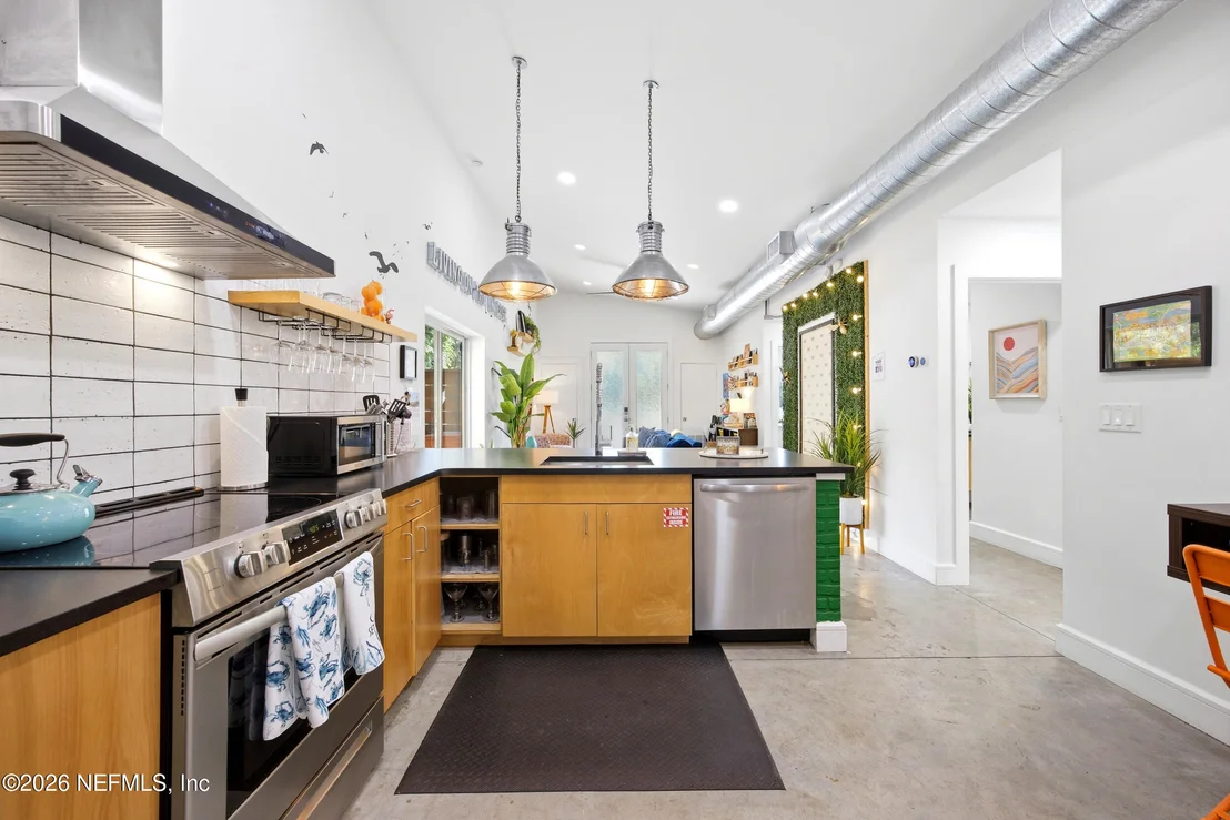 Photo of 580 WHITE Street