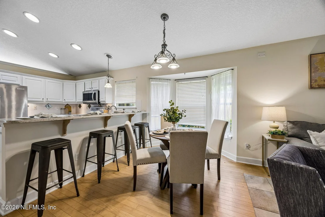 Photo of 556 REDBERRY Lane