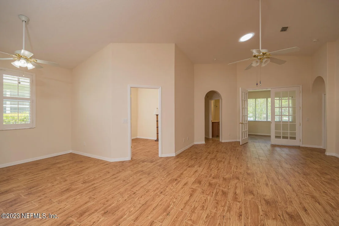 Photo of 601 KNOLLWOOD Lane