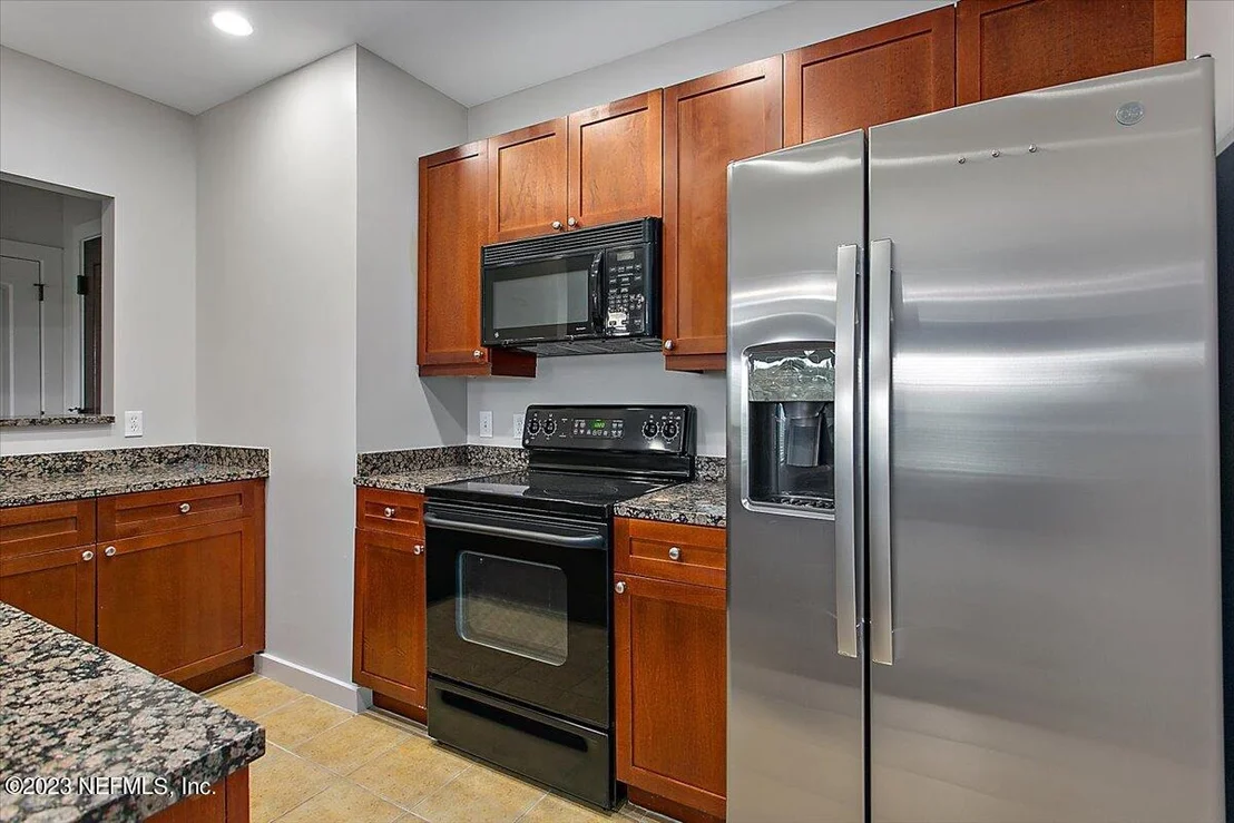 Photo of Unit 302 at 945 REGISTRY Boulevard