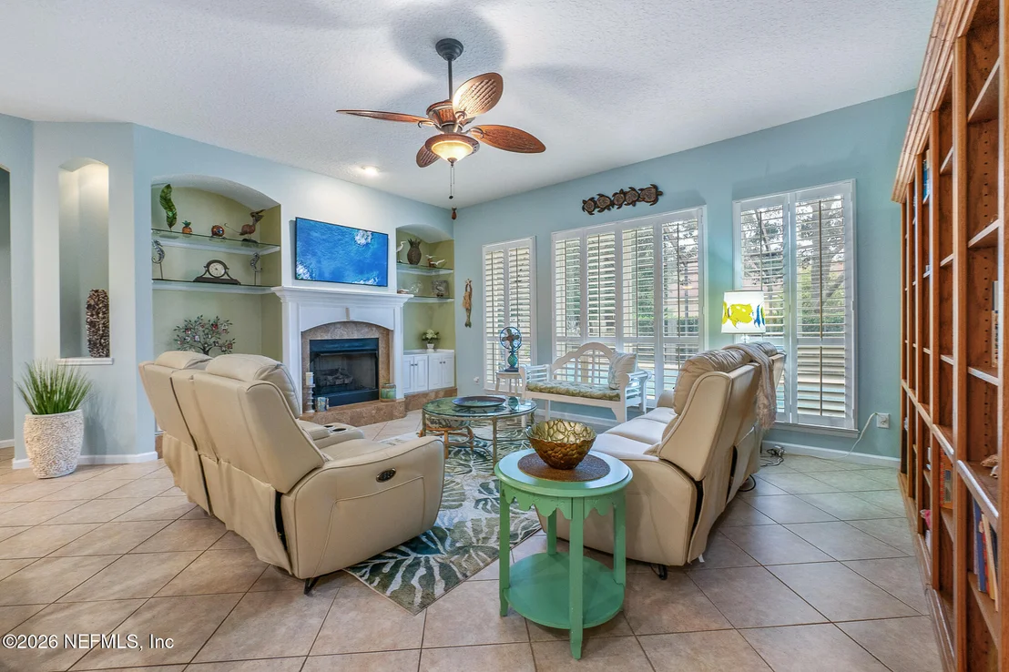 Photo of 376 VALVERDE Lane