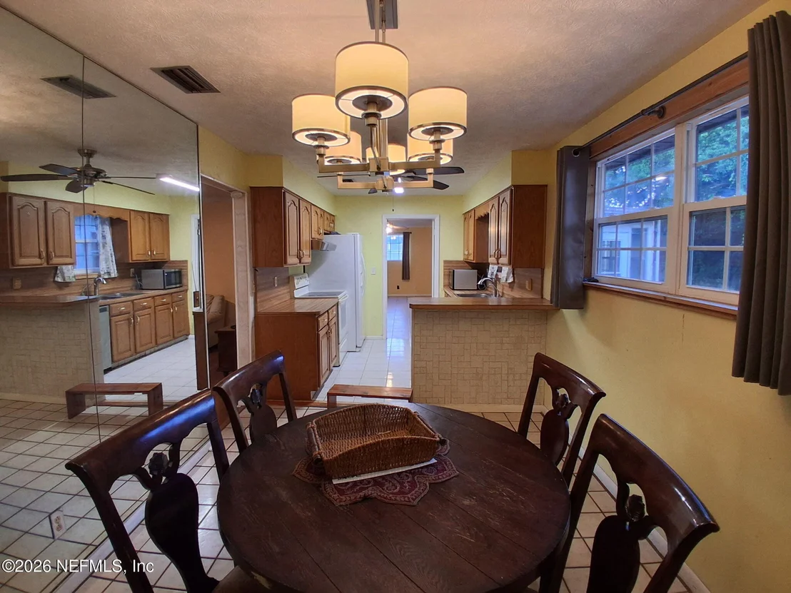 Photo of 320 LOBELIA Road