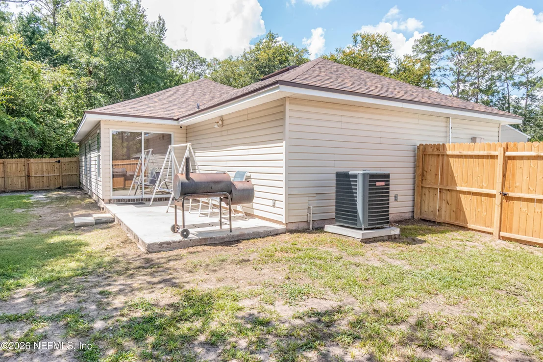 Photo of 431 THOMAS Court
