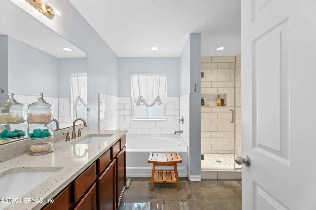 Photo of 96433 COMMODORE POINT Drive