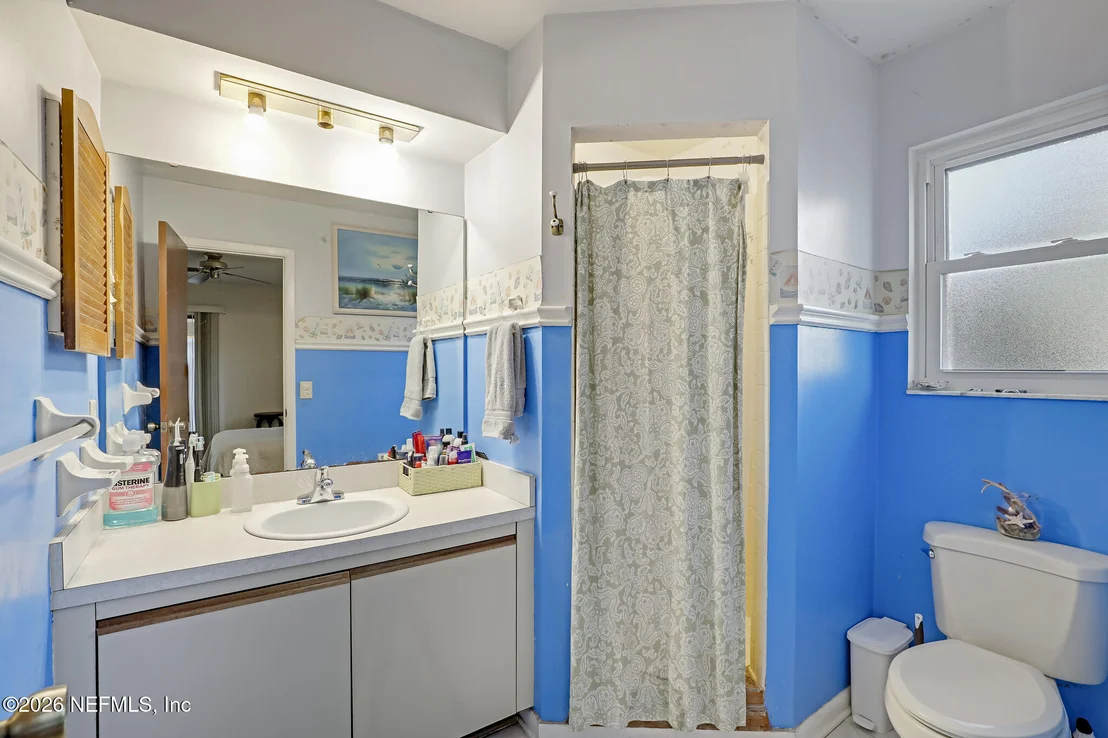 Photo of 531 LORING Avenue