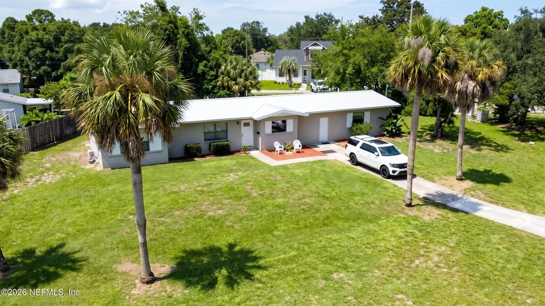 Photo of 1103 PALM Circle