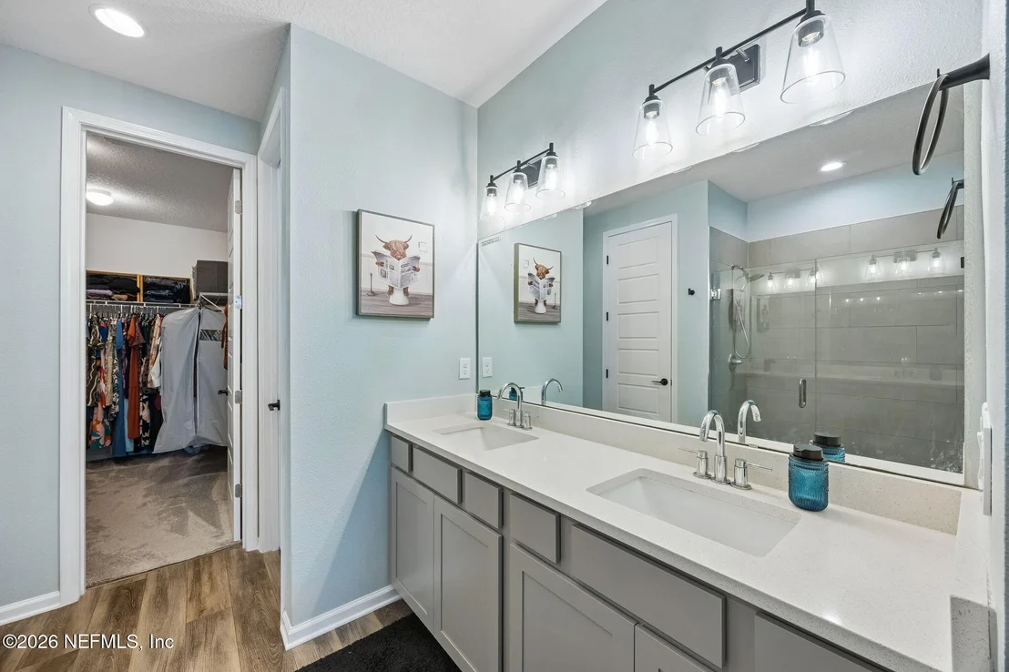 Photo of 141 LINSBURY Court