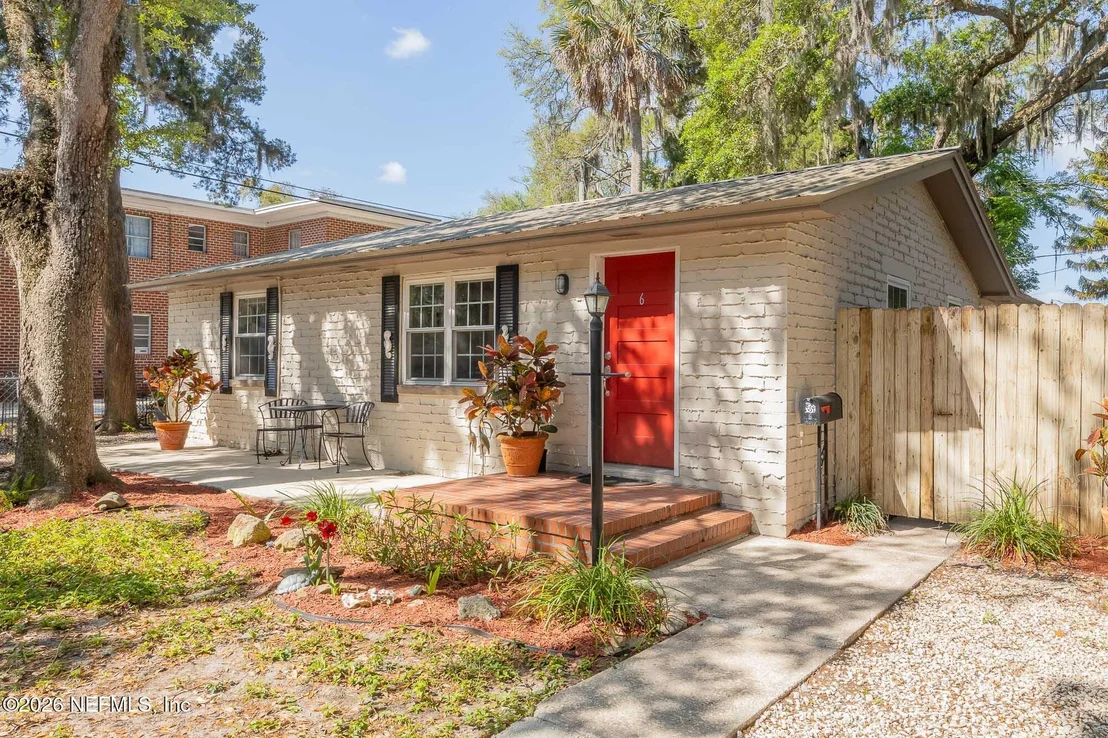 Photo of 6 DOUGLAS Avenue