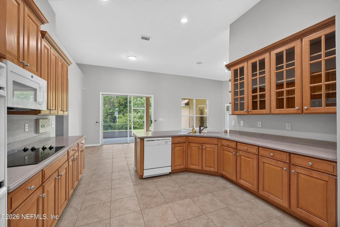 Photo of 635 WAKEVIEW Drive