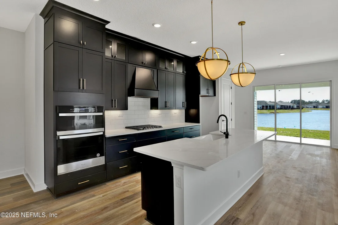 Photo of 121 BEES KNEES Way