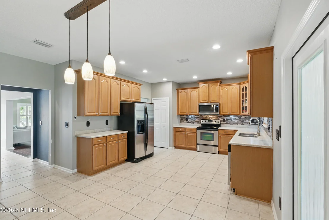 Photo of 187 SILVER GLEN Avenue