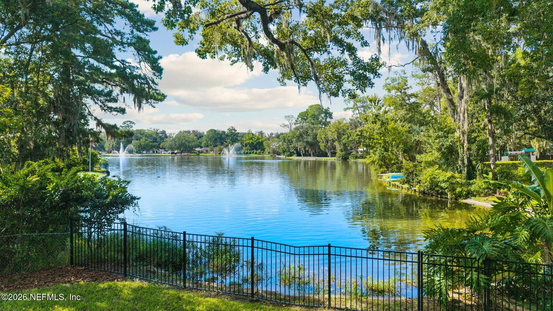 Photo of 1237 MAPLETON Road