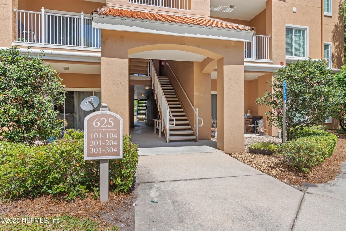 Photo of Unit 201 at 625 FAIRWAY Drive