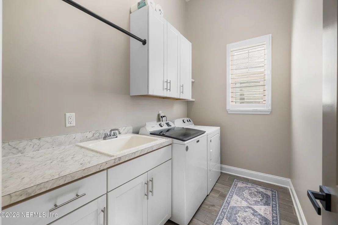 Photo of 447 GLENNEYRE Circle
