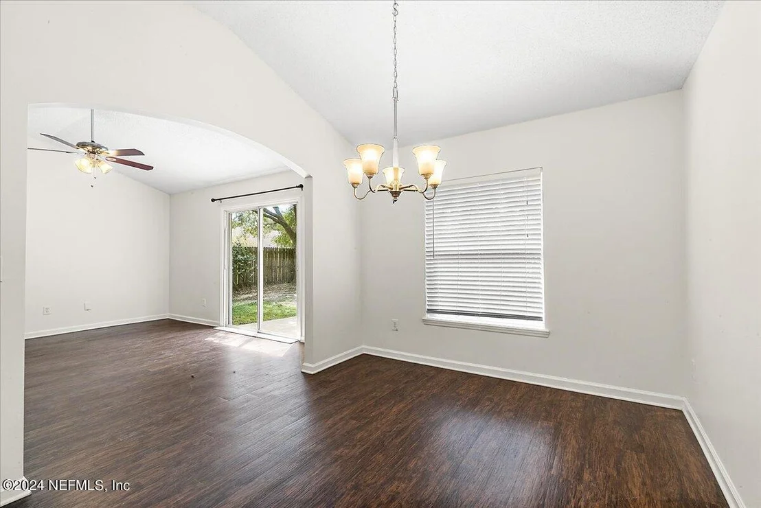 Photo of 1221 MACLAREN Street