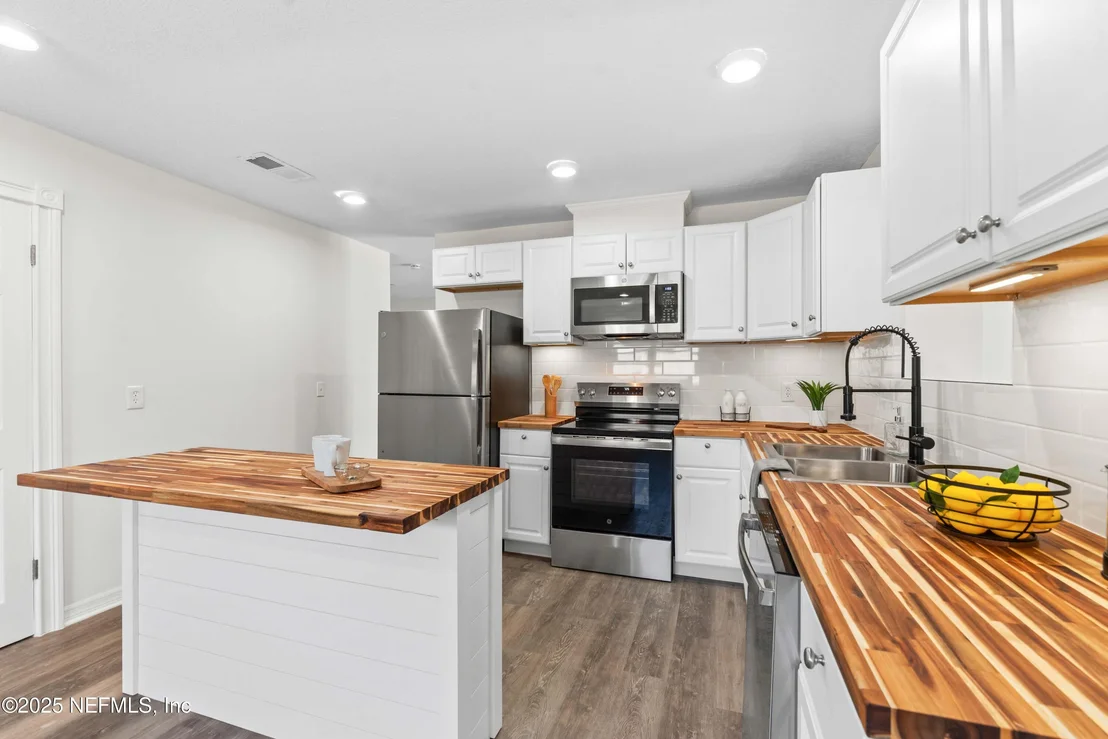 Photo of 5676 FLAGSTAFF Road