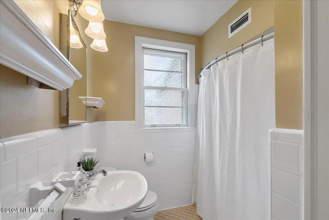 Photo of 1639 AVOCA Place