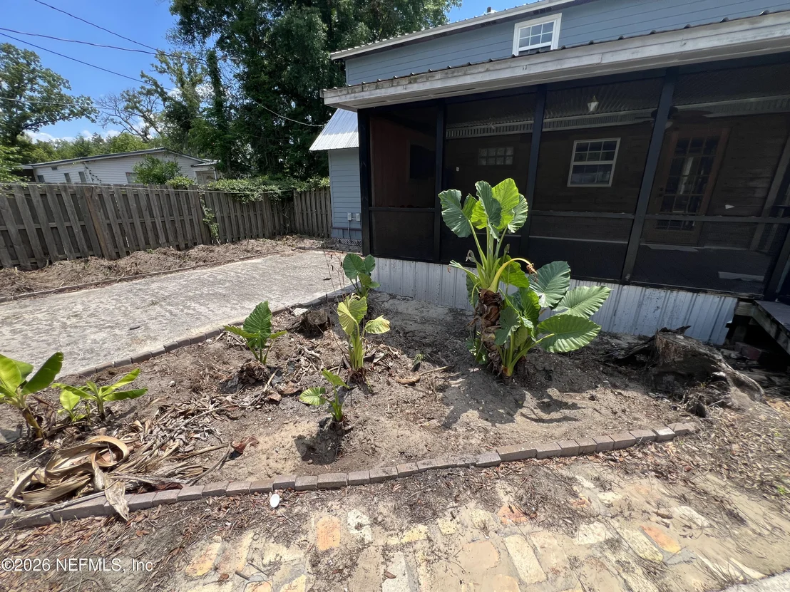 Photo of 468 TAYLOR Avenue
