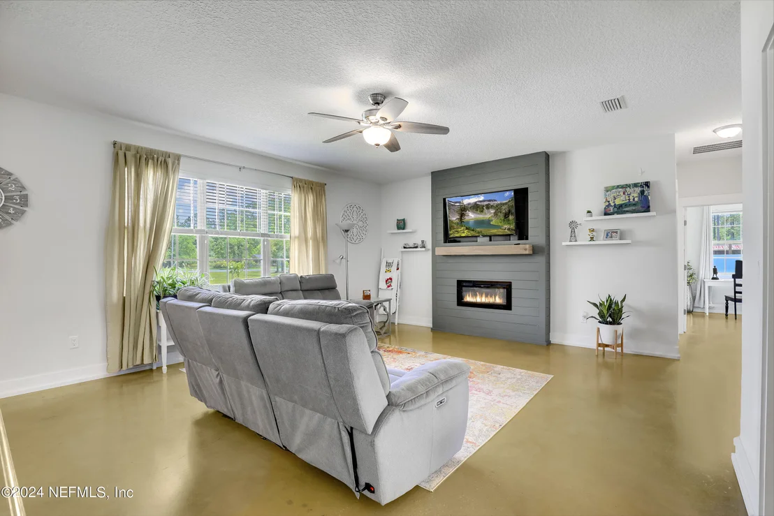 Photo of 540685 LEM TURNER Road