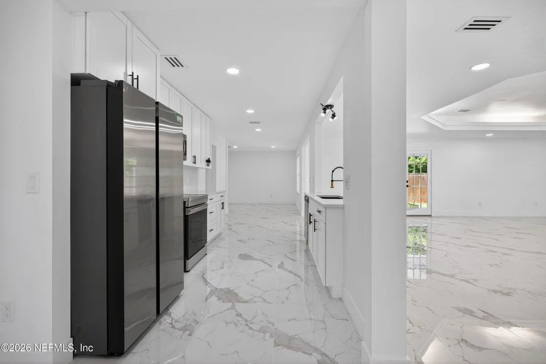 Photo of 1407 GRANDVIEW Drive