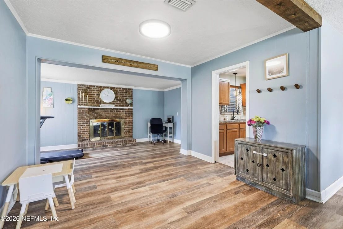Photo of 2044 WEST Road