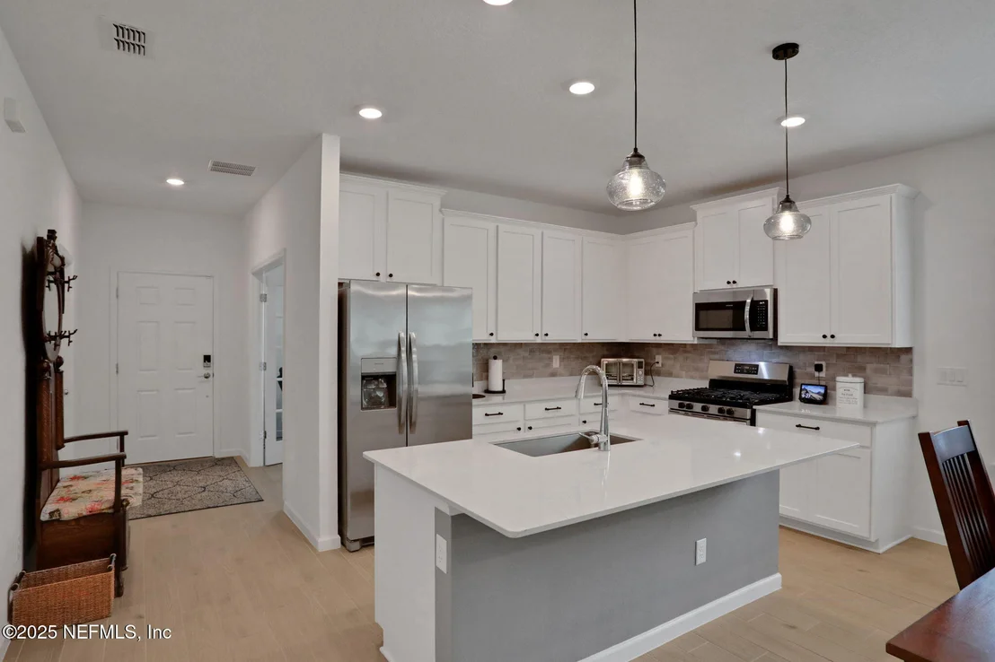 Photo of 75610 PONDSIDE Lane