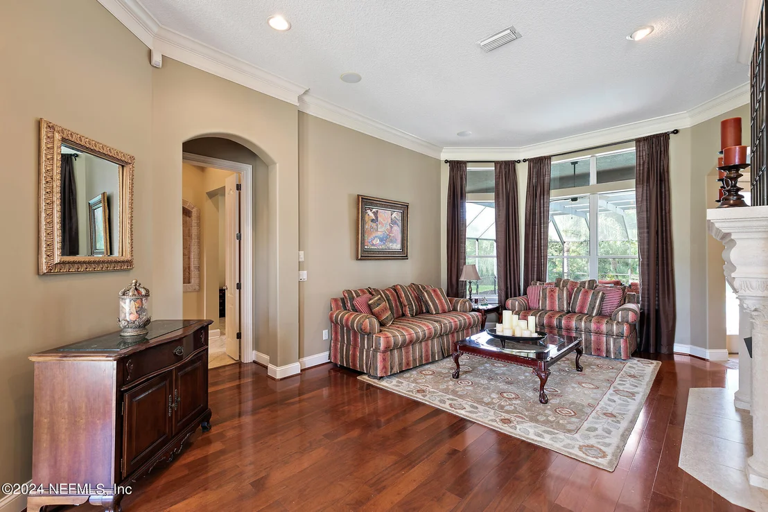 Photo of 329 SUMMERSET Drive