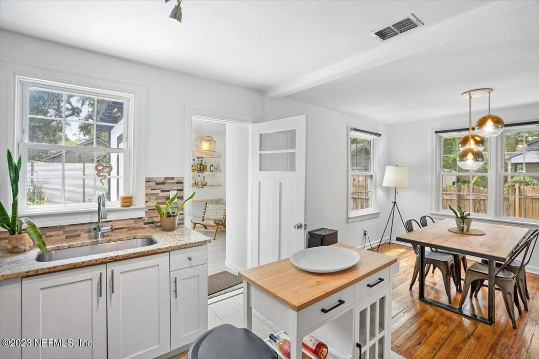 Photo of 4632 CRESCENT Street