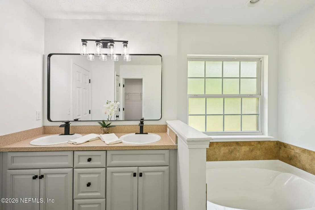 Photo of 54017 ASHERTON Cove