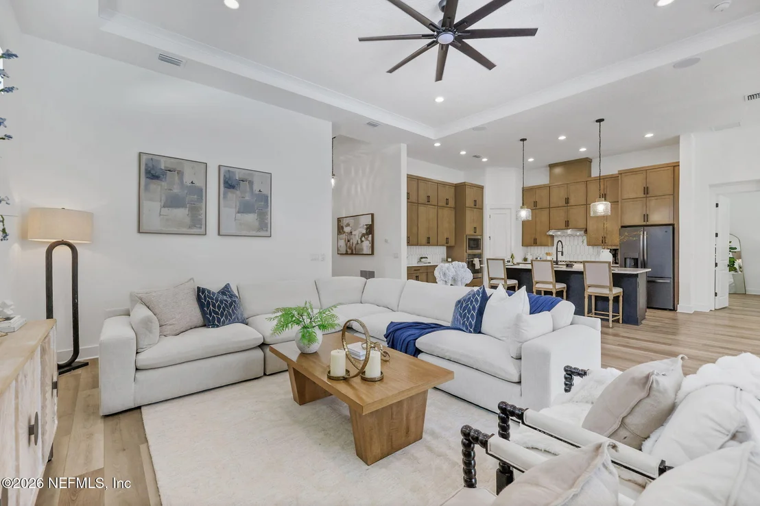 Photo of 446 PALM CREST Drive