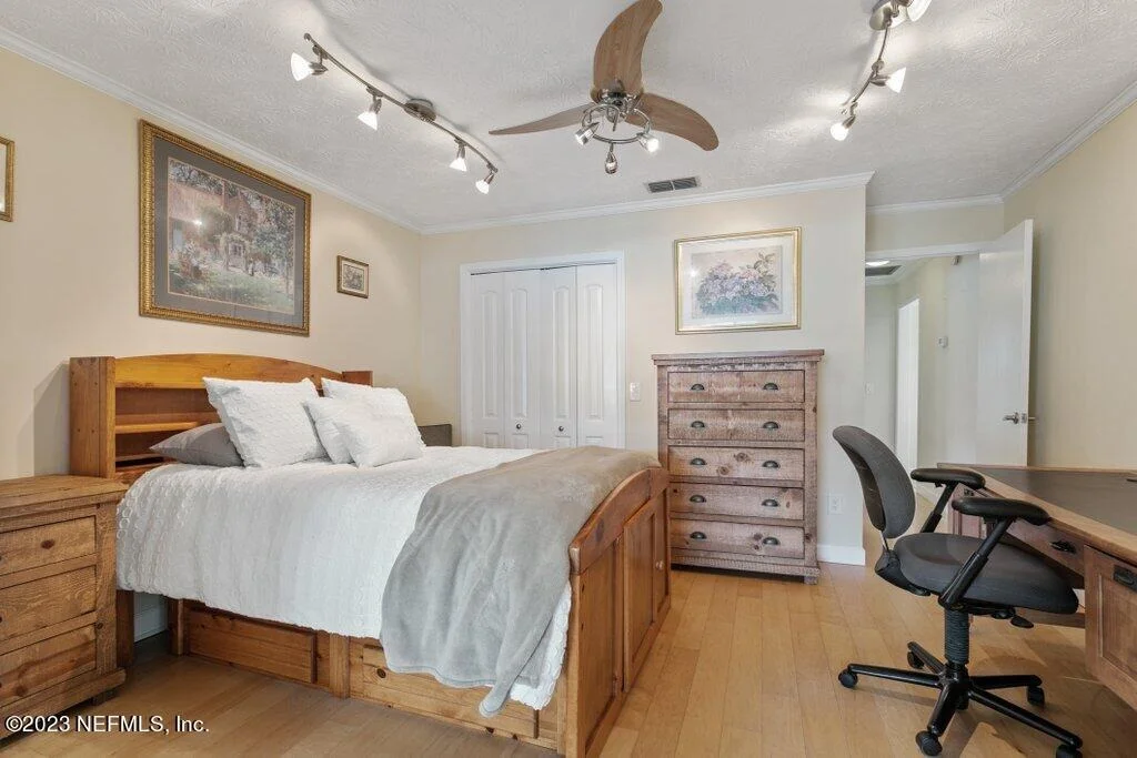 Photo of 241 OAK Drive S