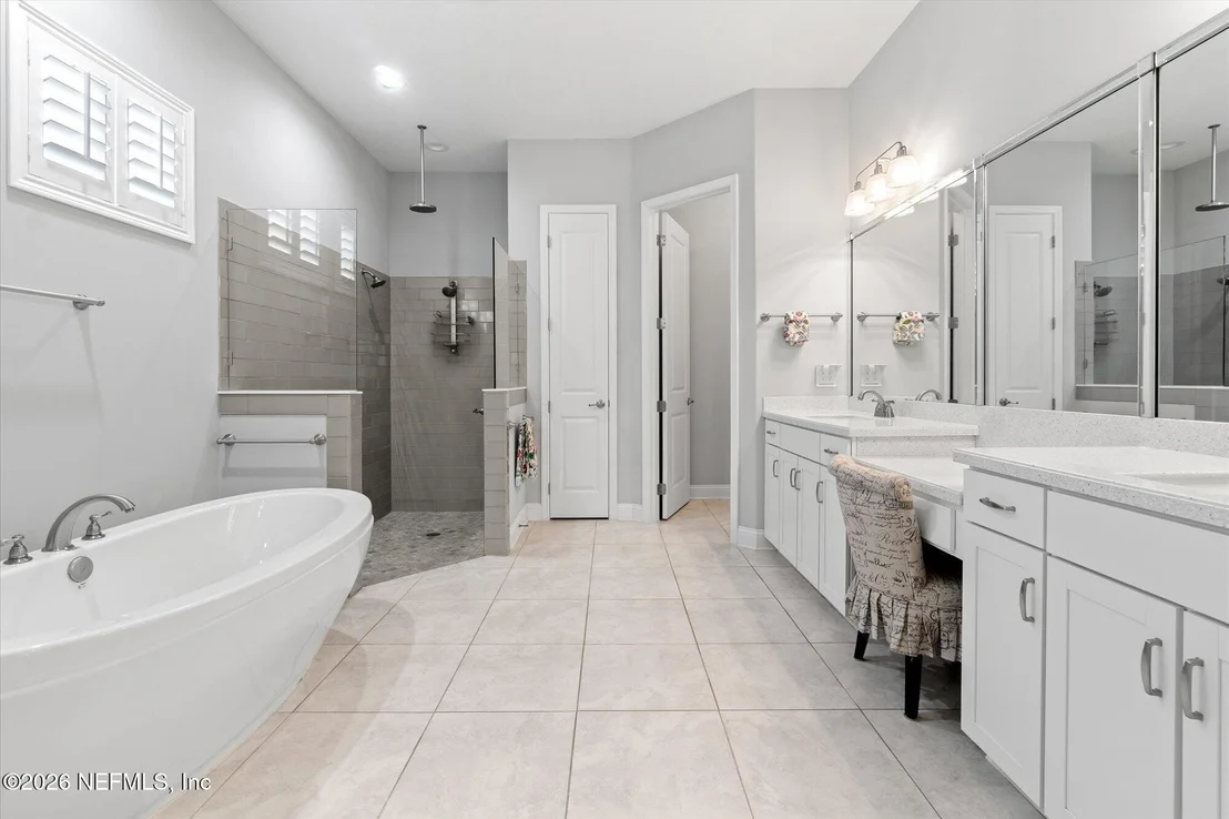 Photo of 195 GLENNEYRE Circle