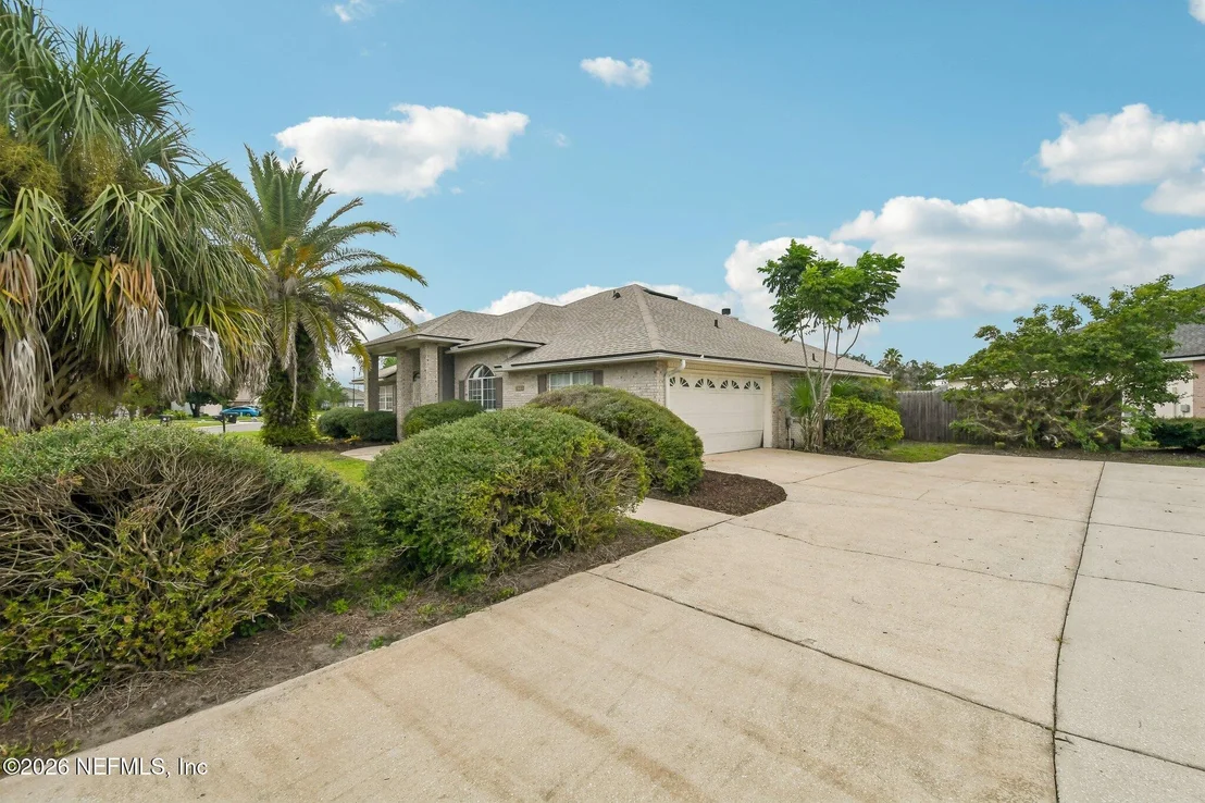 Photo of 476 HILLSIDE Drive