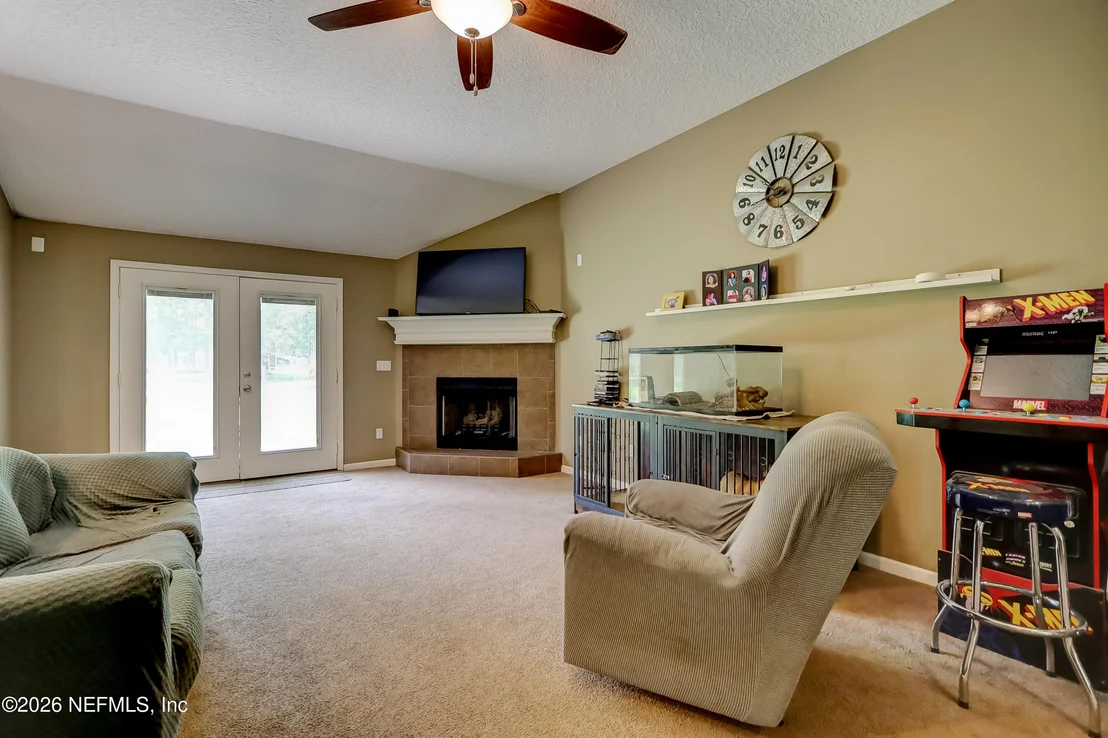 Photo of 44629 WOODLAND Circle