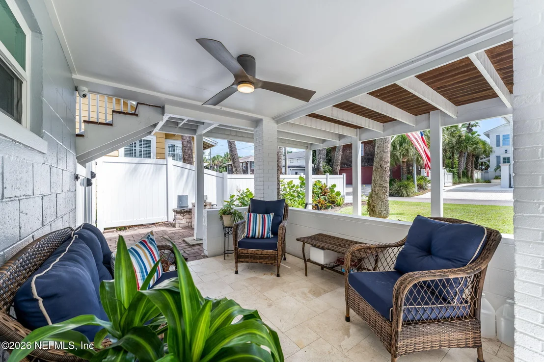 Photo of 1242 BEACH Avenue