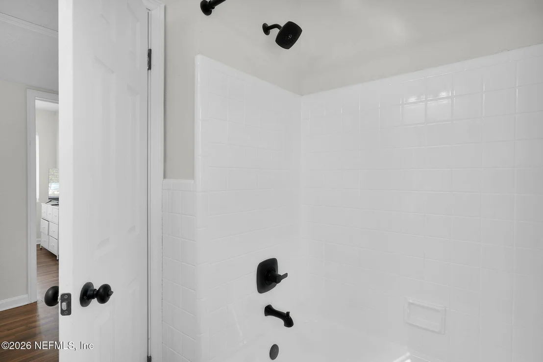 Photo of 101 CARVER Street W