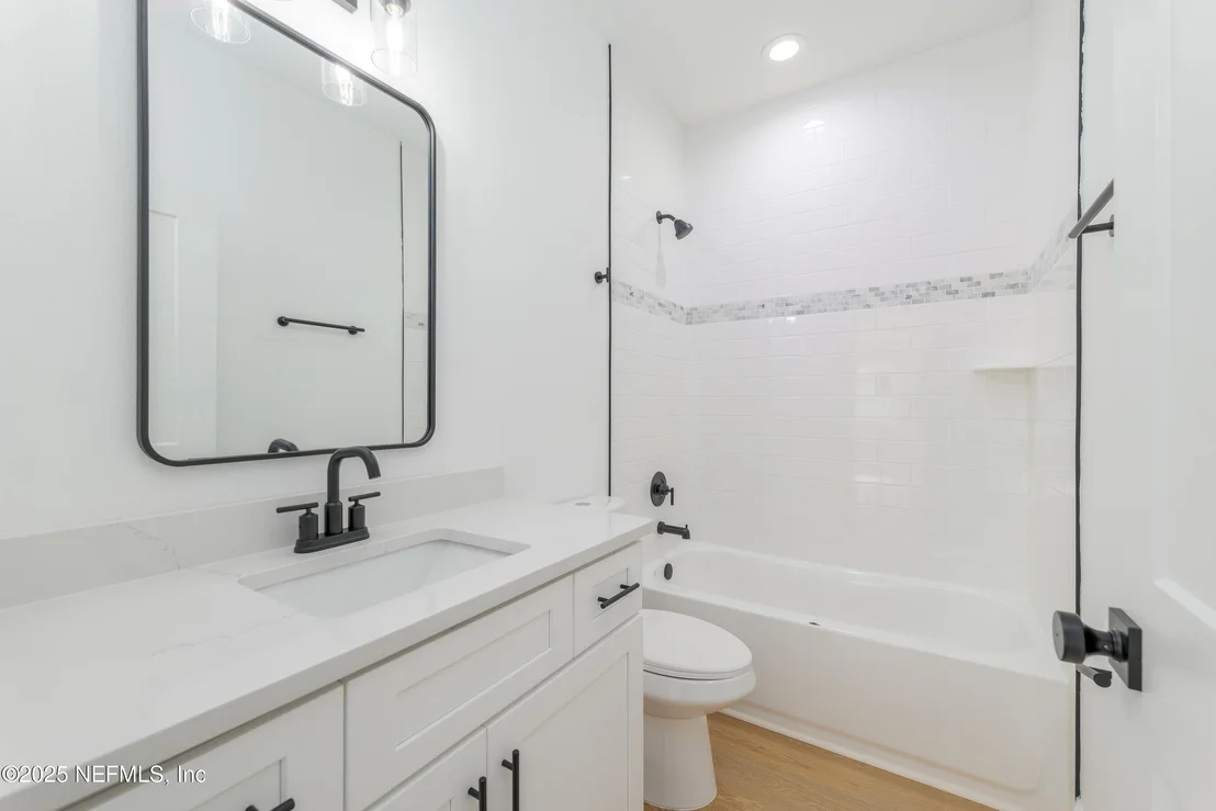Photo of 1008 CLAY Street